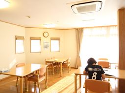 日差しの柔らかな多目的室