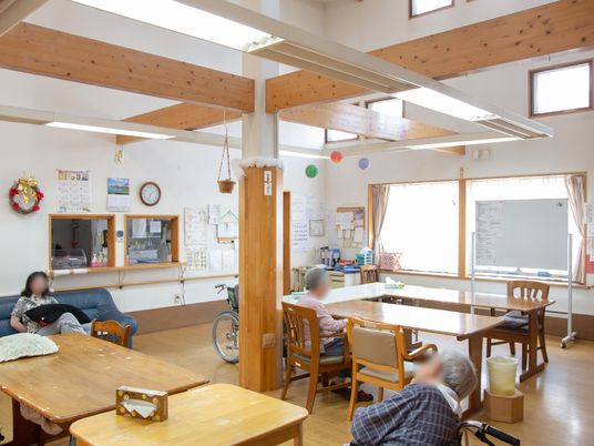 木目調の居心地良い食堂