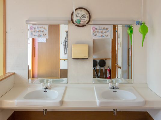 洗面台の清潔な空間