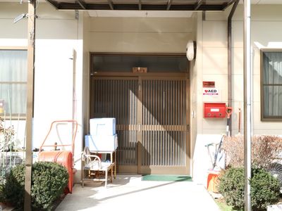 エントランスの外観写真