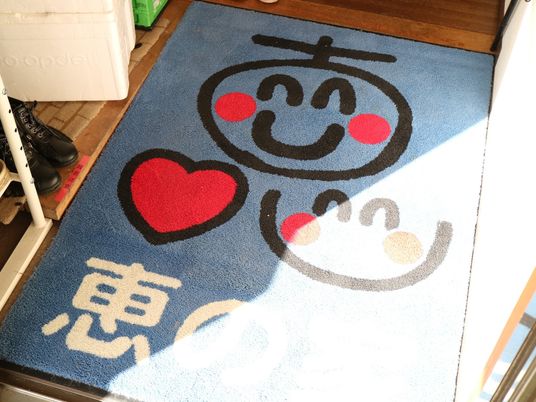笑顔のマットエントランス
