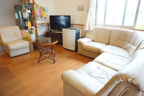 暖かみのある居室の様子