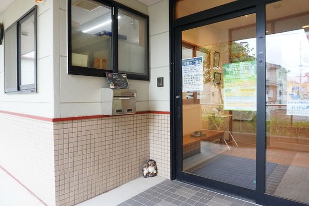 入り口の明るい風景