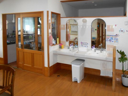 清潔な洗面台のある空間