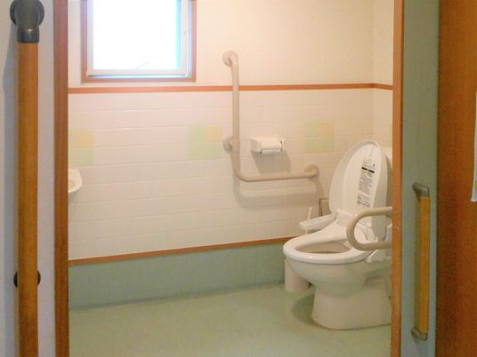 バリアフリー対応のトイレ