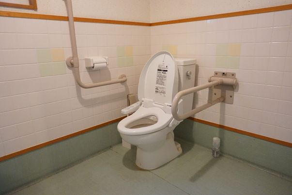 手すり付きトイレ