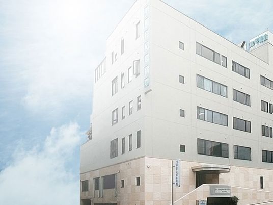明るい外観の建物  