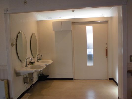 洗面台付き廊下