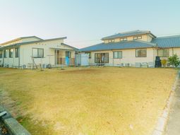 広々とした庭のある施設