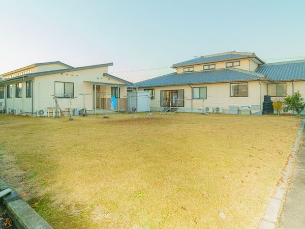 広々とした庭のある施設