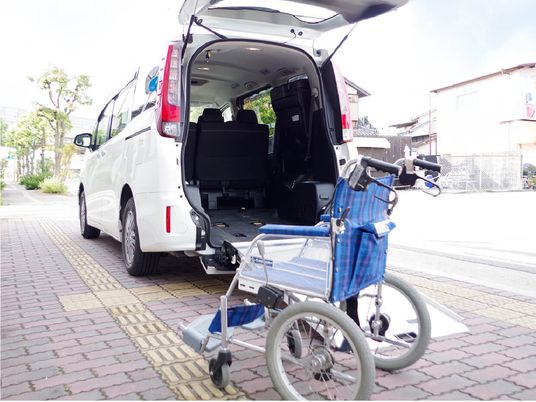 車椅子対応車両の外観  