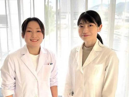 笑顔のスタッフ2人 スタッフイメージ  