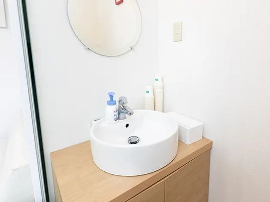明るい洗面台  