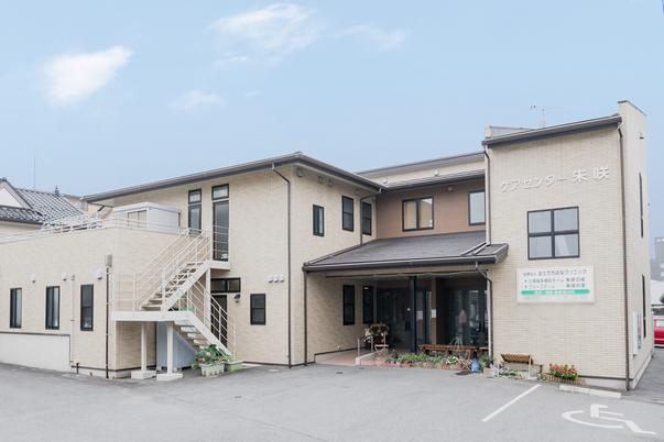 レンガ造りの建物外観