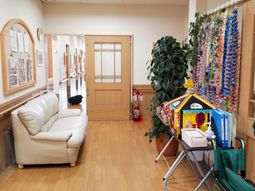 快適な施設の廊下