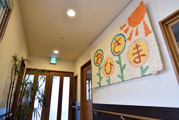 廊下の壁飾り