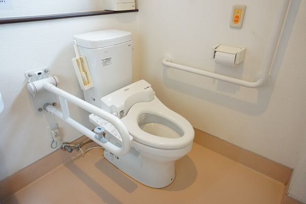 手すり付き洋式トイレ