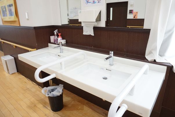 バリアフリー洗面所設備