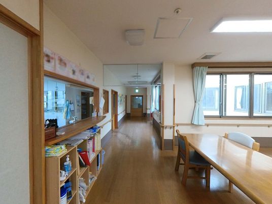 広々とした廊下