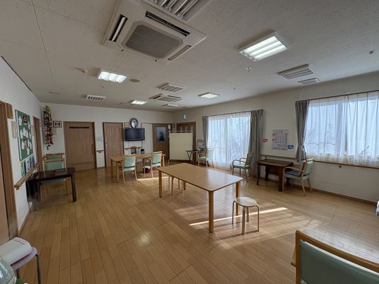 自然光の入る広い部屋