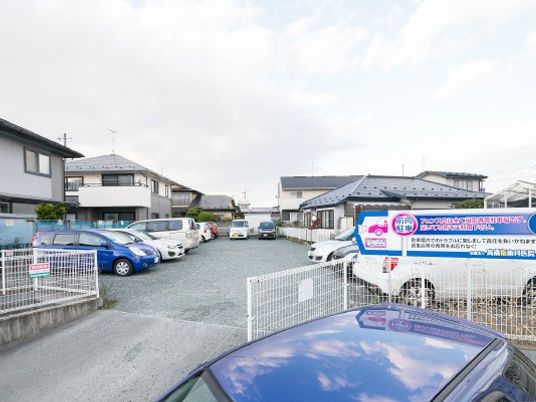 施設の駐車場  