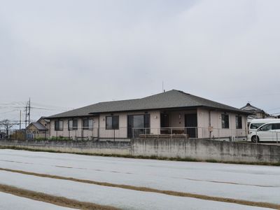 広々とした一階建て外観