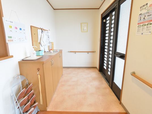 明るい廊下の一角