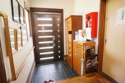 明るい玄関エリア