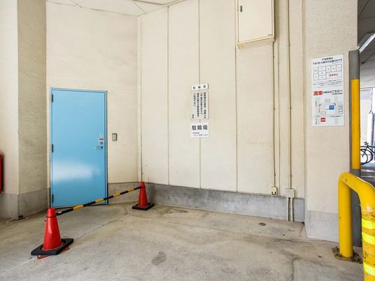 駐輪場の出入口  