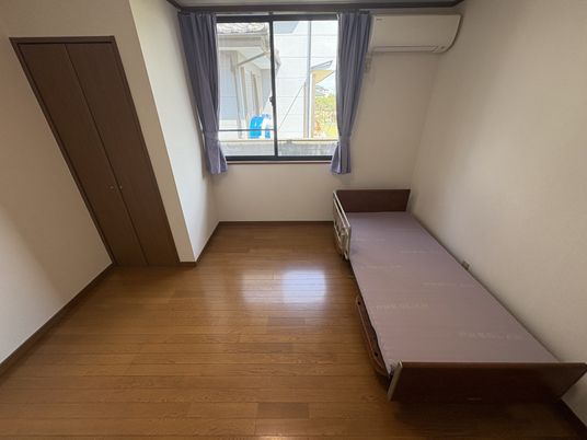 光差し込む居室