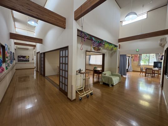 木材を活かした廊下