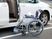 車いすを積む送迎車  