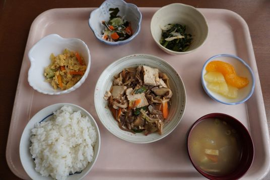 和食が並ぶ食卓