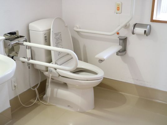 手すり付きトイレ設備