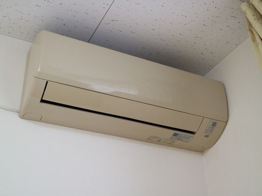 部屋のエアコン