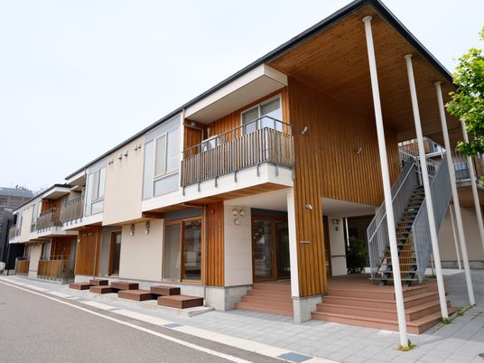 木目調の建物外観  
