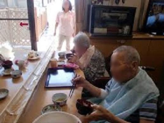 利用者の食事風景
