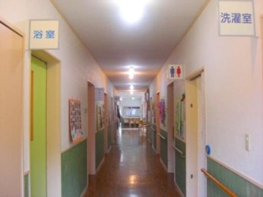 清潔感のある廊下
