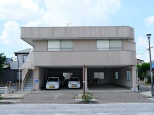 建物正面の外観  