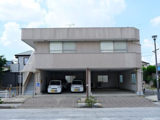 建物正面の外観  