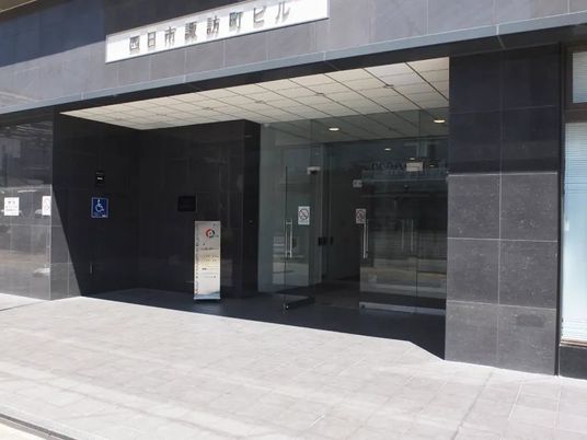 建物のエントランス  