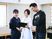 3人で端末確認する訓練室  