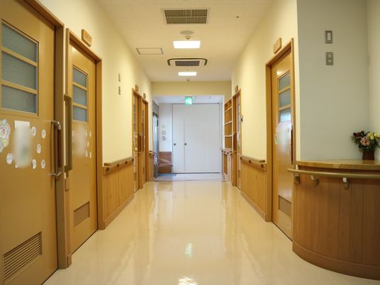 清潔感ある廊下の一角