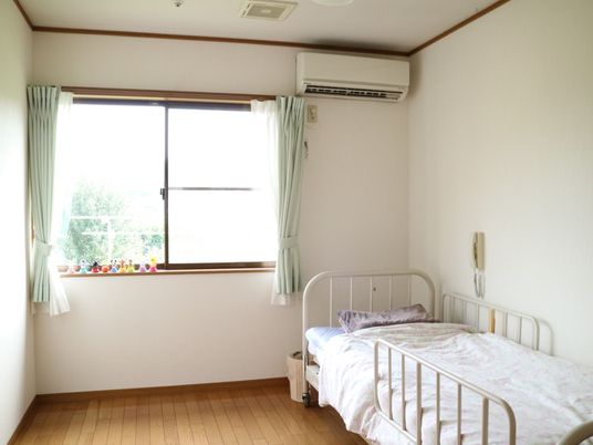 明るい居室の空間