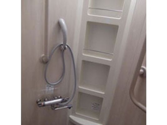 浴室の備え付け棚  