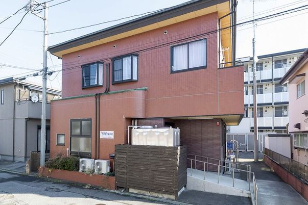 温かみのある建物外観