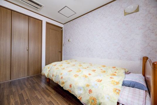 屋外で楽しそうな集い