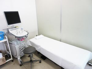 機器のある検査室  