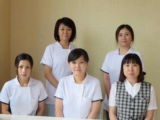 スタッフ5人の集合  