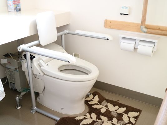 手すり付きトイレ設備
